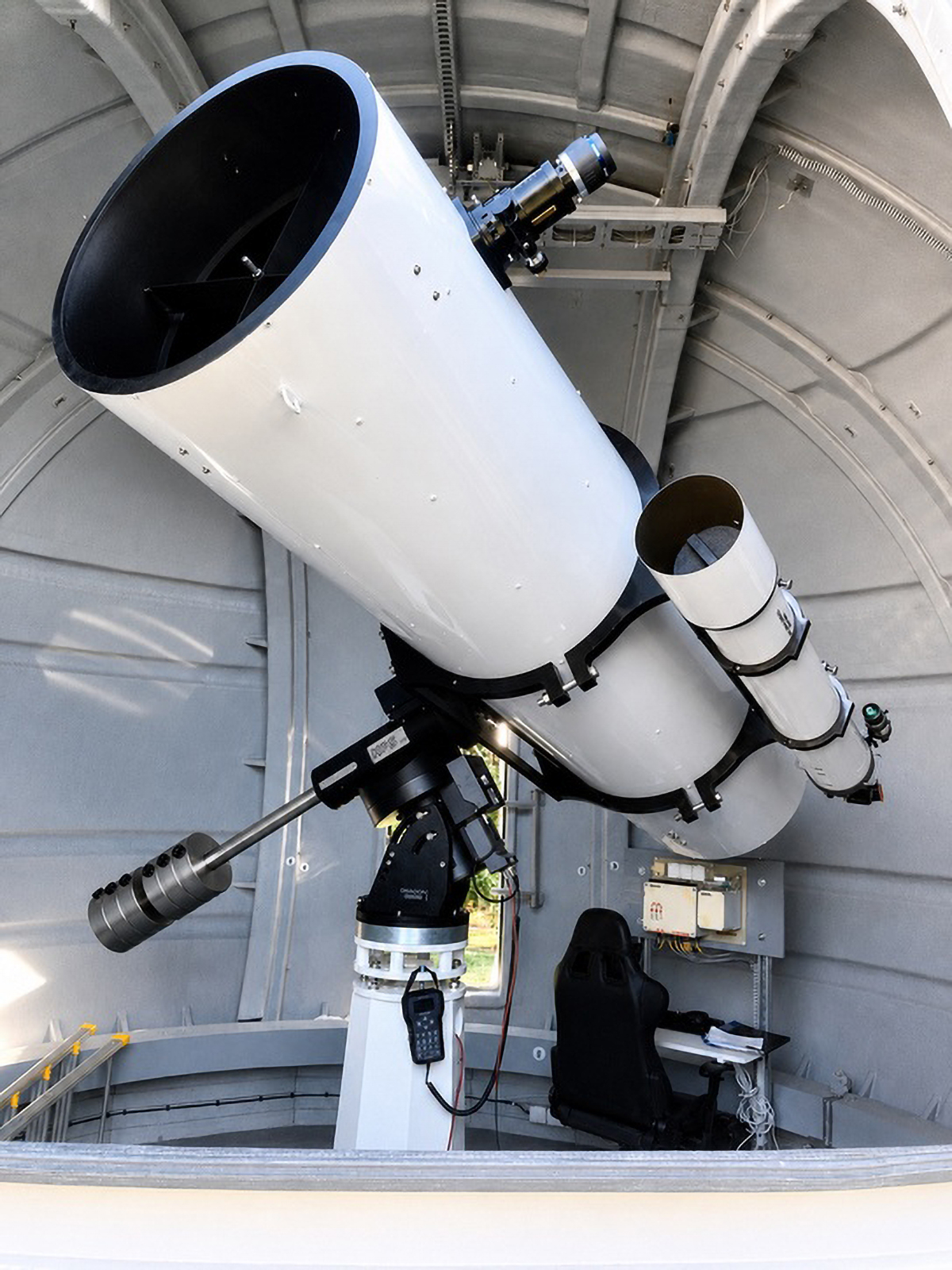 Omegaobservatoriets 0,6 m Newtonreflektor på den ekvatoriella monteringen